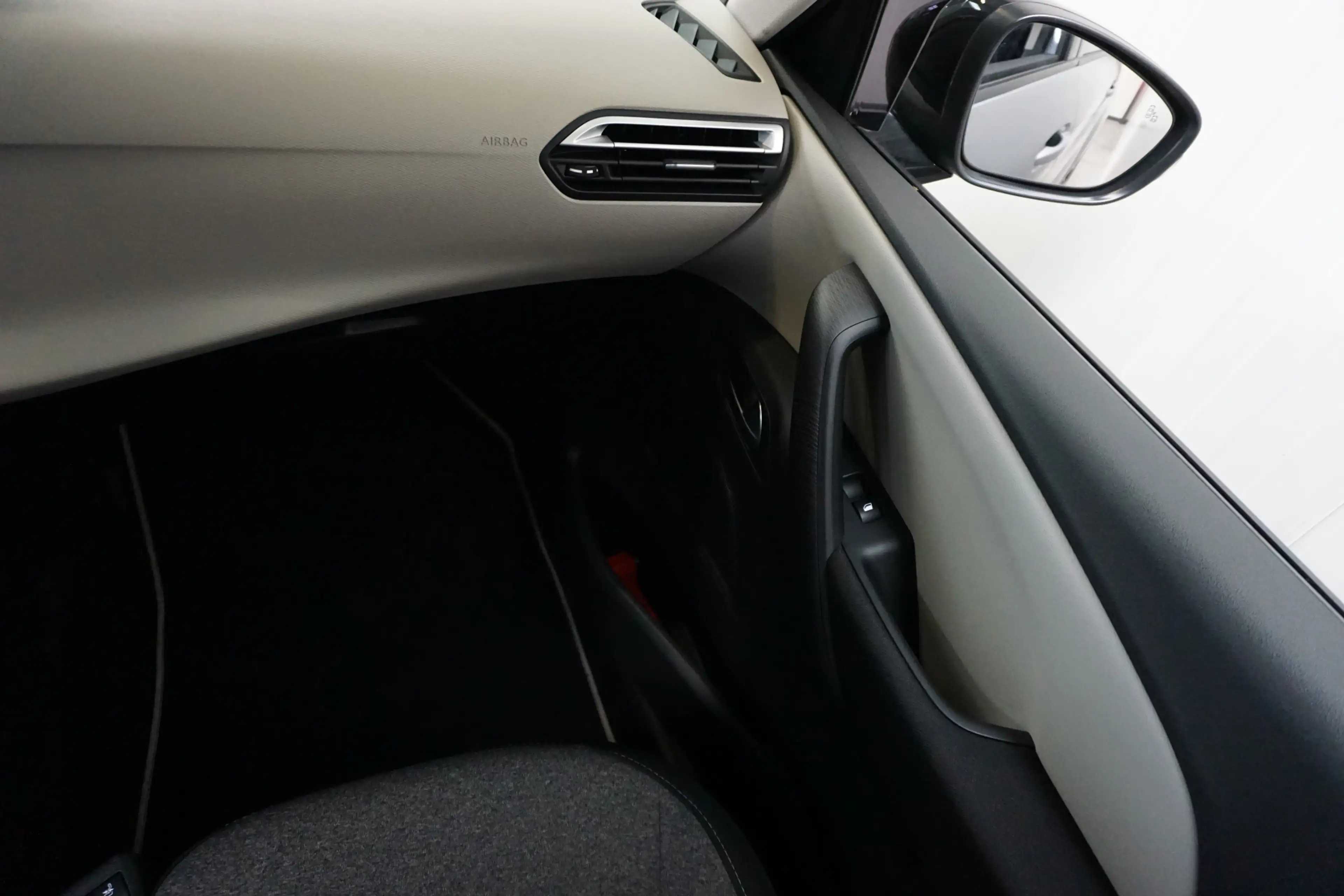 Citroen Grand C4 SpaceTourer 1.2 PureTech Origins MASSAGE NAVI CLIMA PDC CAMERA — photo 46