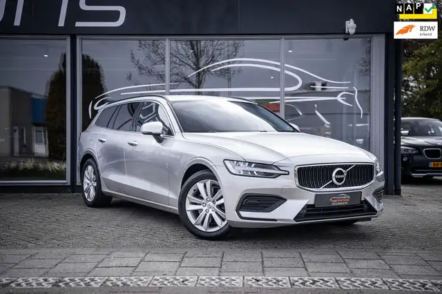 Volvo V60 2.0 B3 Momentum Business|Trekh|LED|Adaptive Cruise
