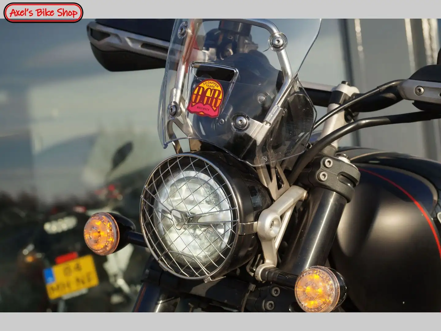 Triumph Scrambler 1200 XE Zwart - 2