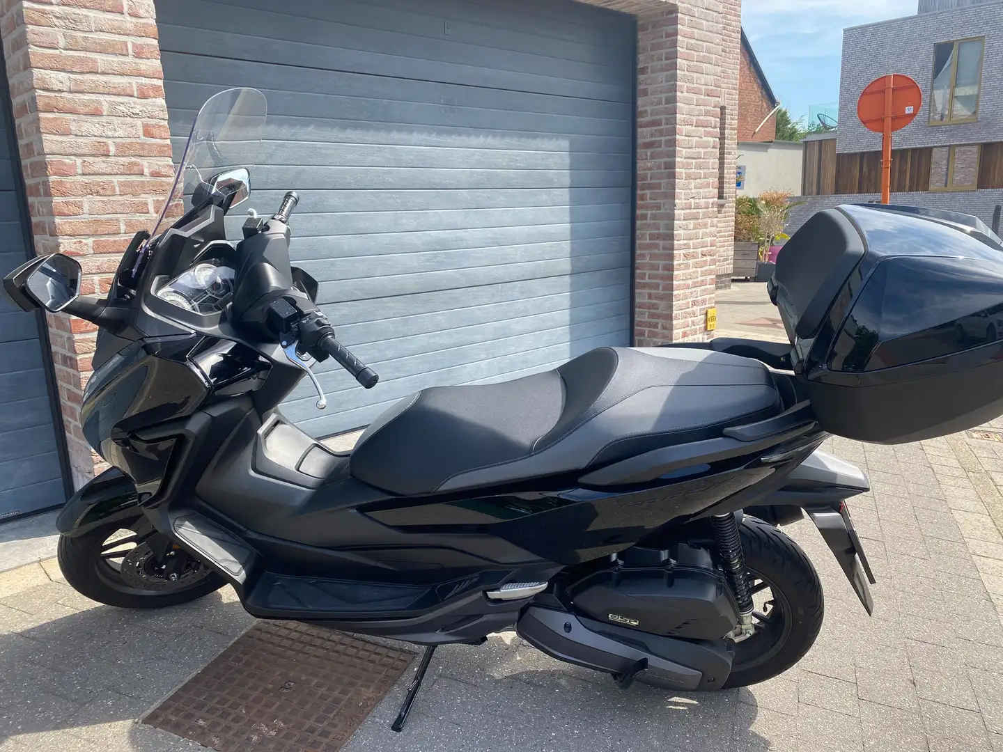 Honda Forza 125 Fekete - 1