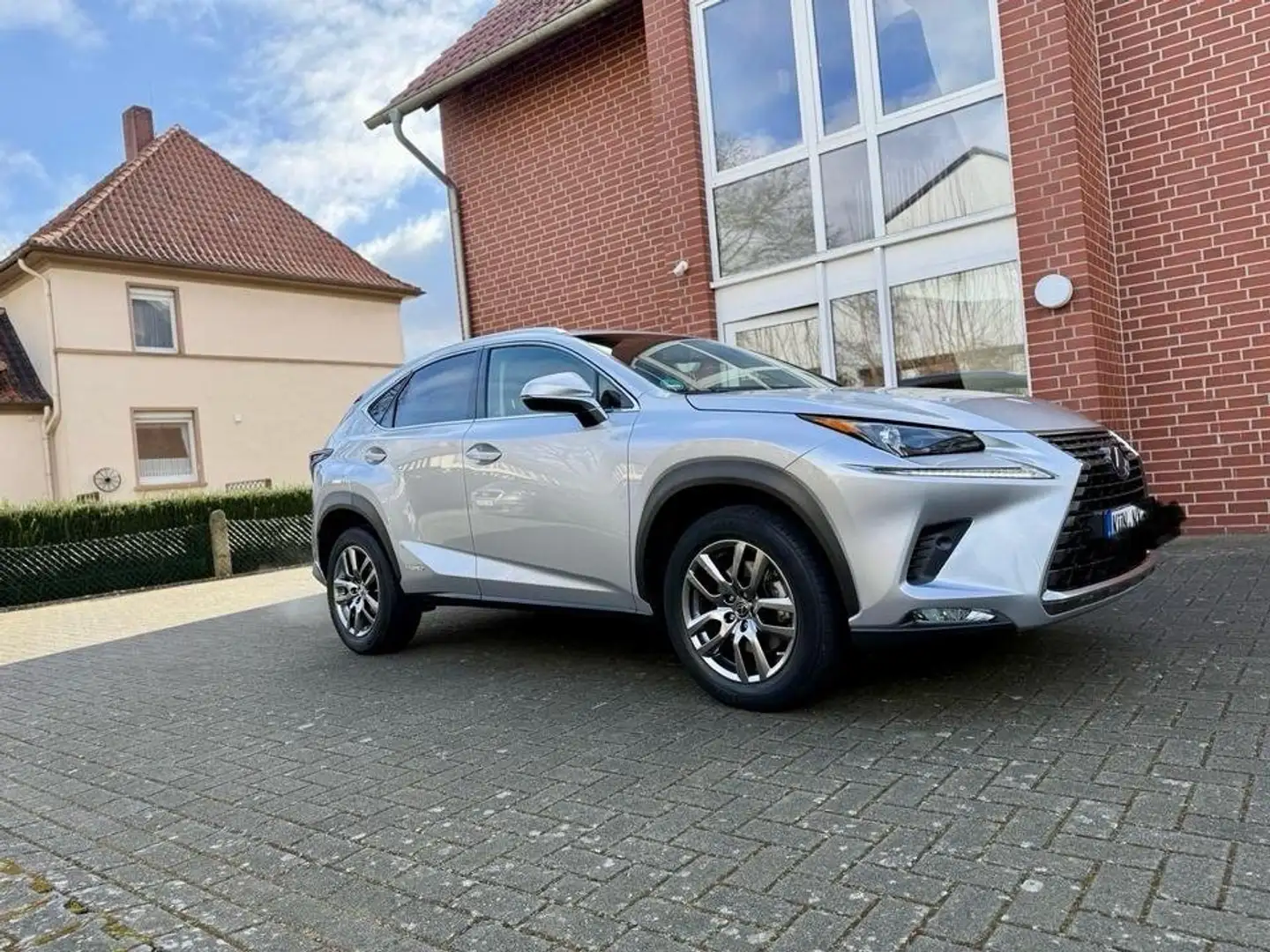 Lexus NX 300h Hybrid 2.5 Vollleder Navigation CarPlay Android Silber - 1
