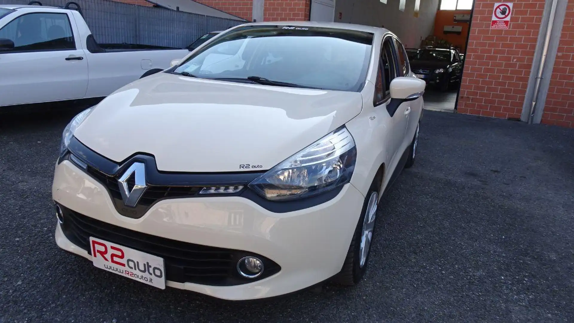 Renault Clio 1.5 DCI DIESEL Beige - 2