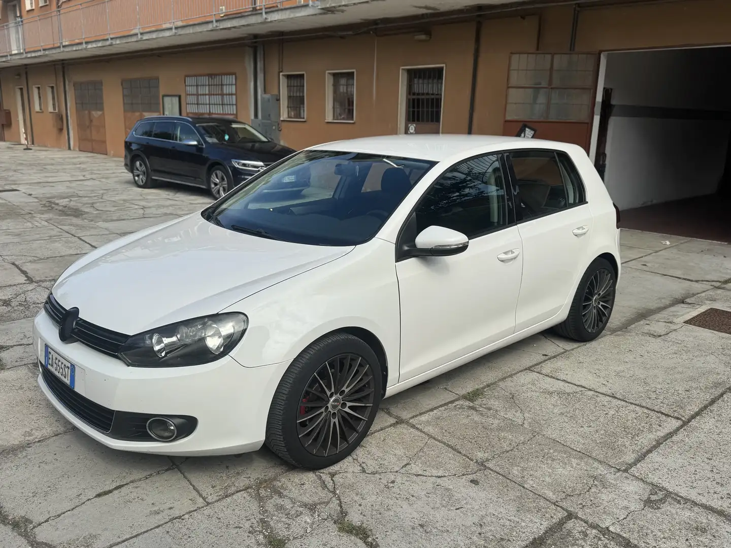 Volkswagen Golf 5p 1.6 tdi Highline - 1