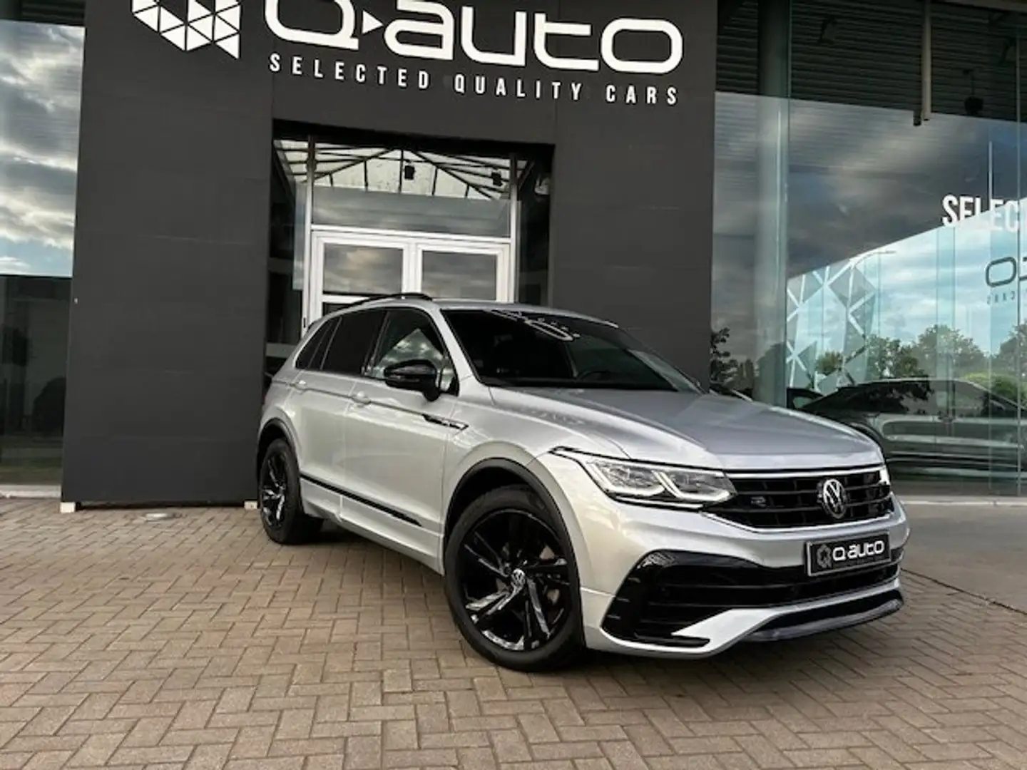Volkswagen Tiguan 1.5TSI DSG R-Line / GPS / Cam / Trekh / Black Pack - 2
