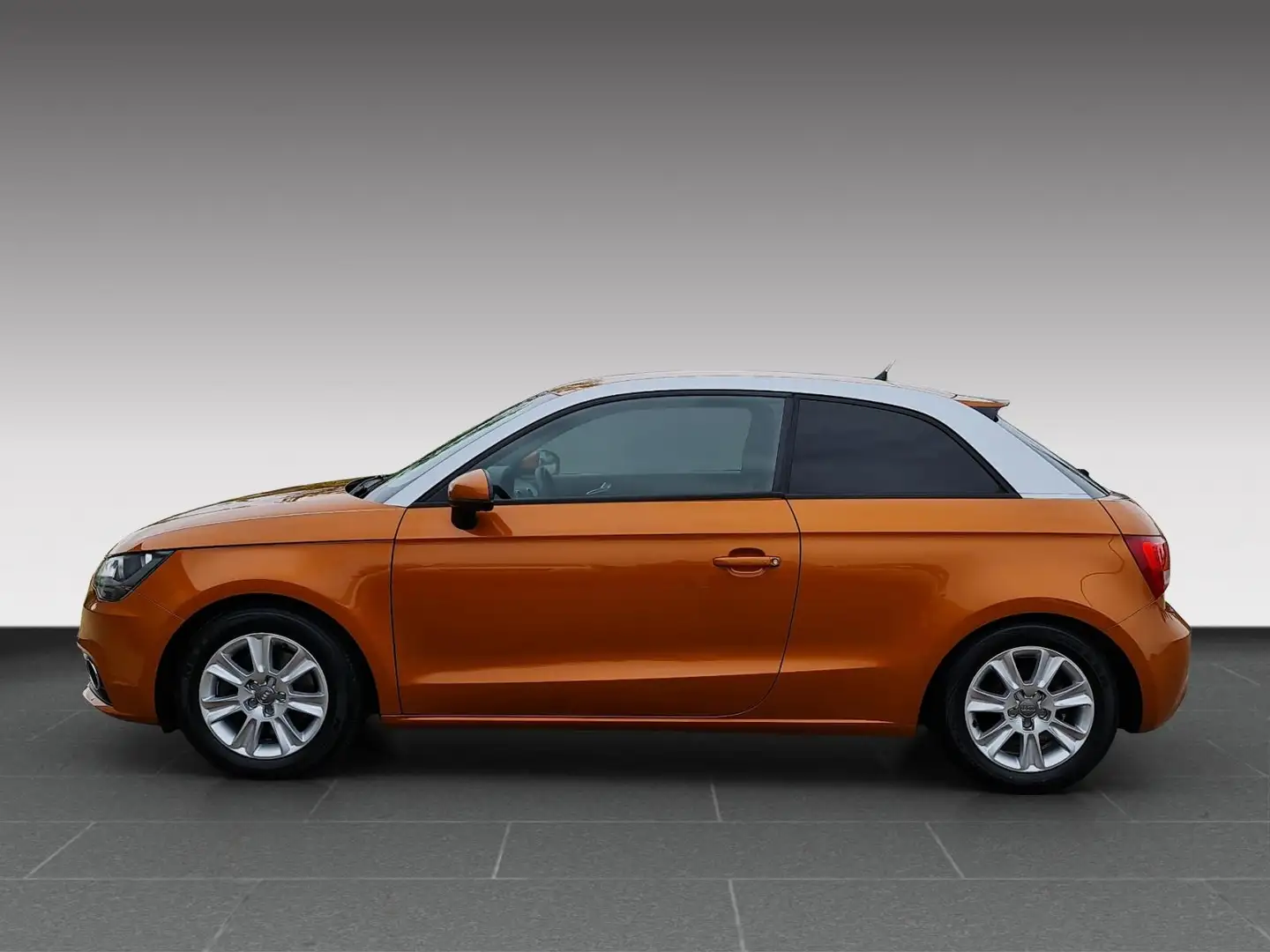 Audi A1 attraction 1.4 16V TFSI Metallic / 8 Fach Orange - 2