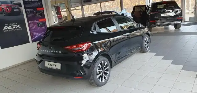 Mitsubishi Colt view 5
