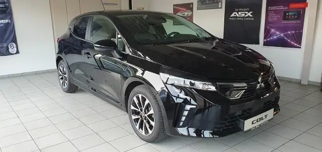 Mitsubishi Colt view 3