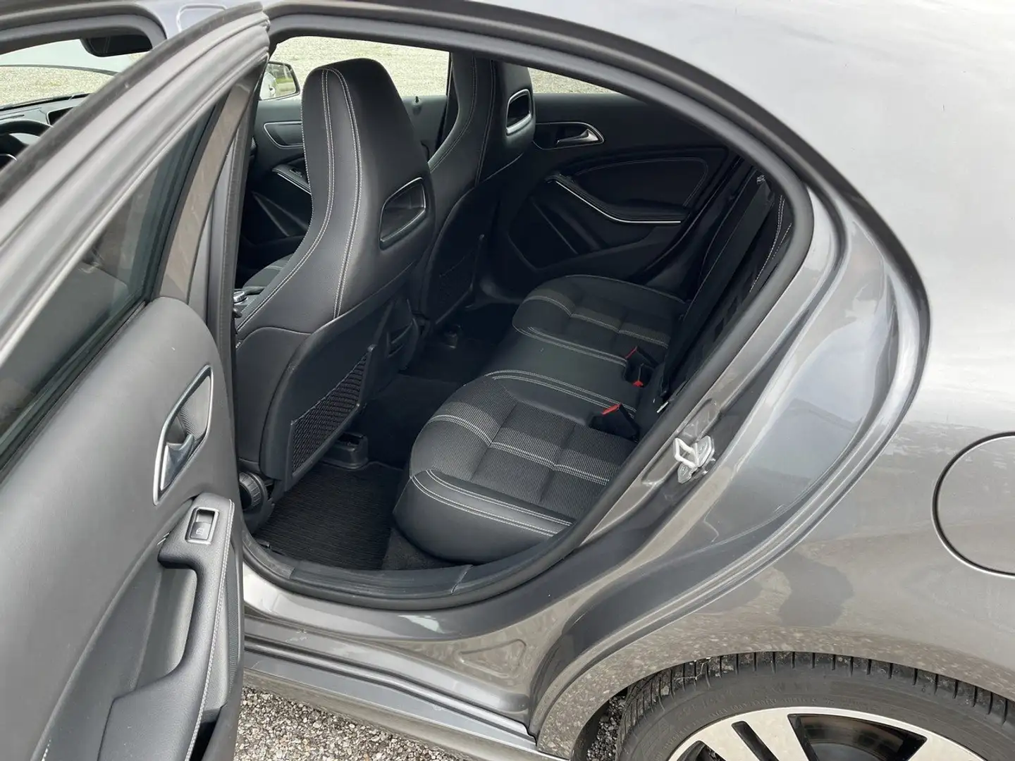 Mercedes-Benz A 200 A 200 d Aut. Grau - 1