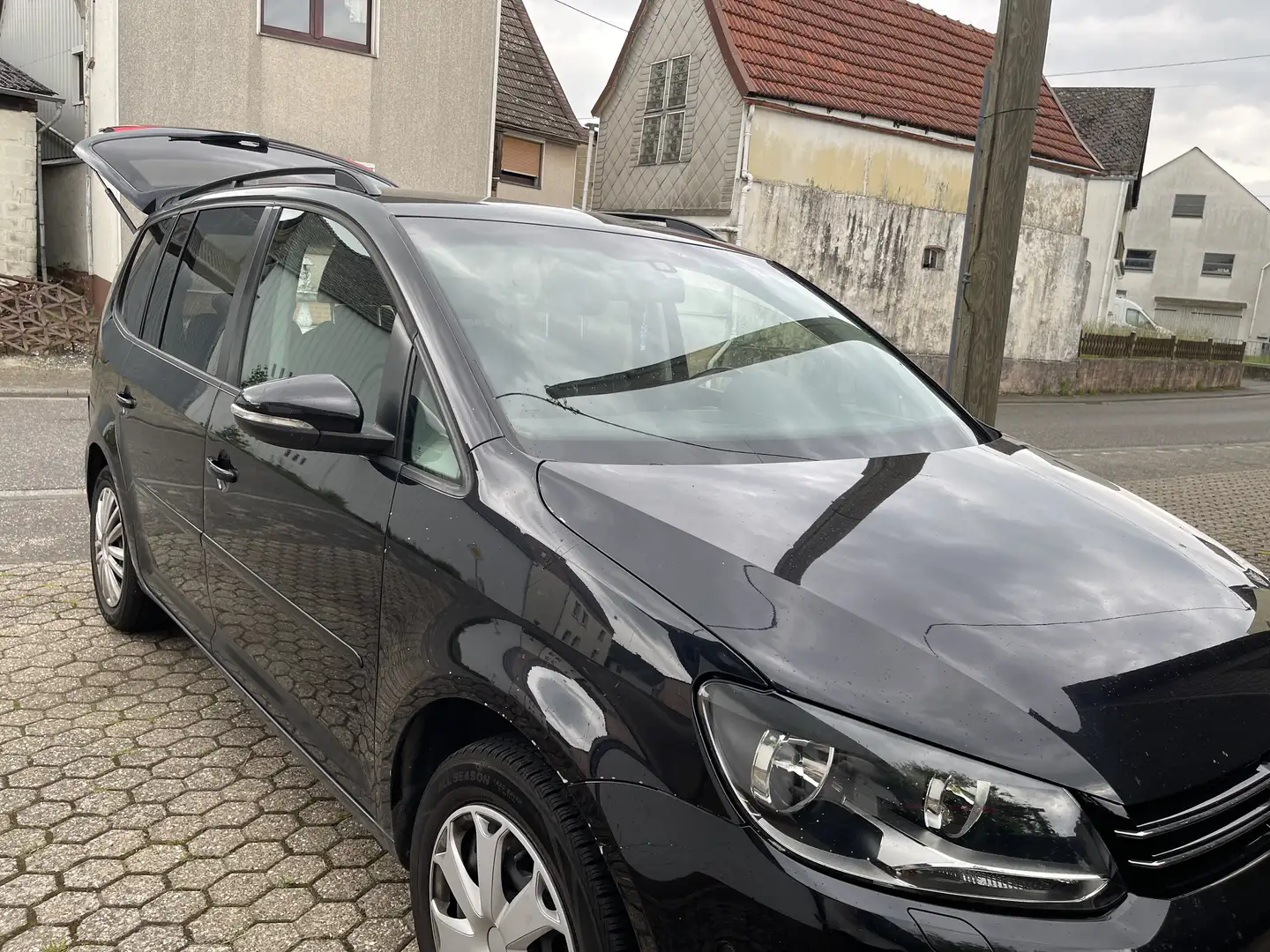 Volkswagen Touran 2.0 TDI DPF Highline Schwarz - 1