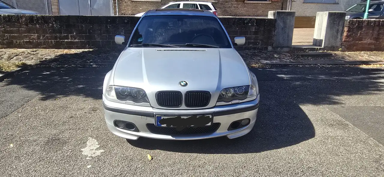 BMW 330i, foto 1
