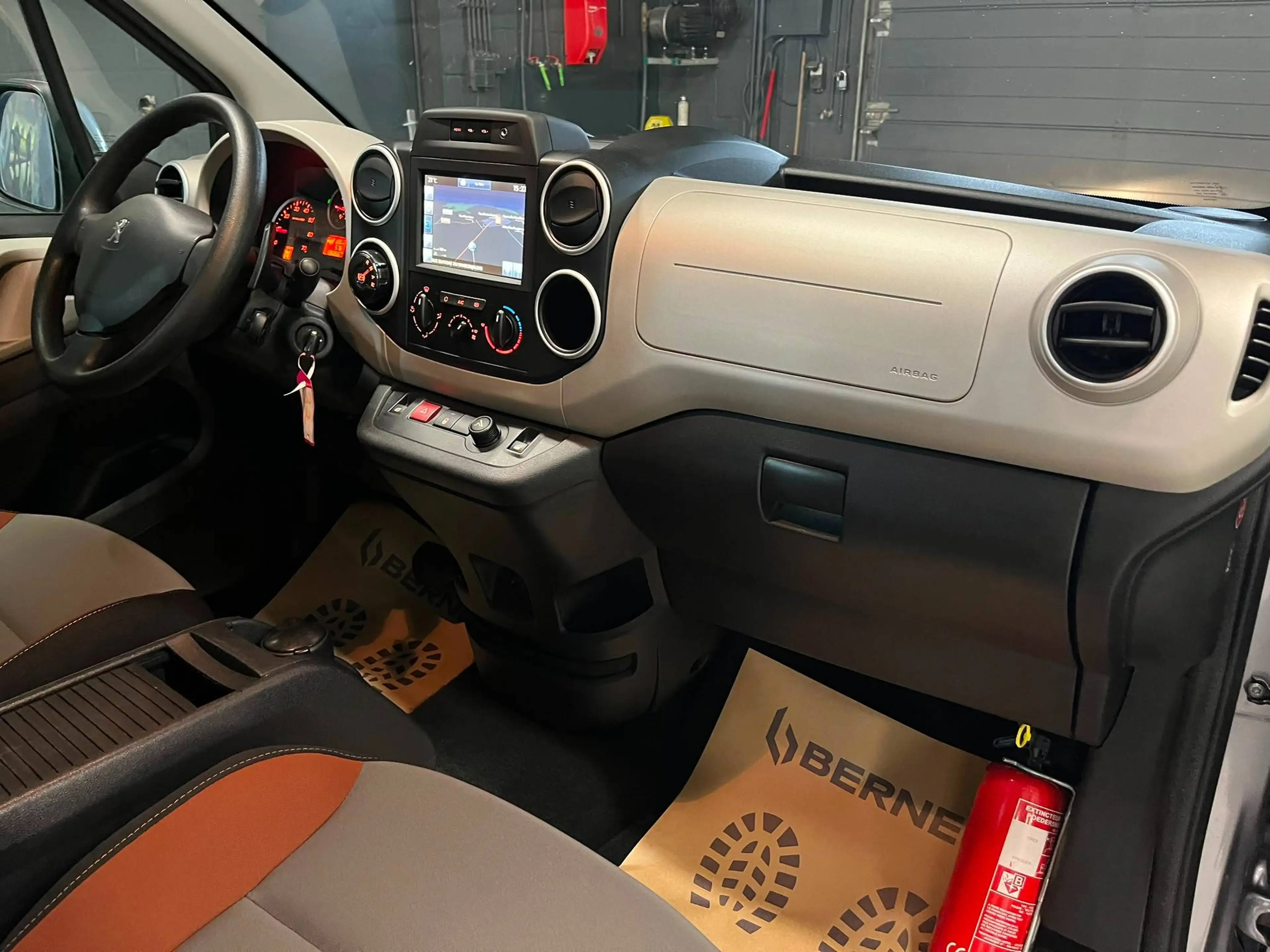Peugeot Partner PEUGEOT PARTNER **BOITE AUTO** VERSION STYLE** 12 MOIS DE GARANTIE — photo 12