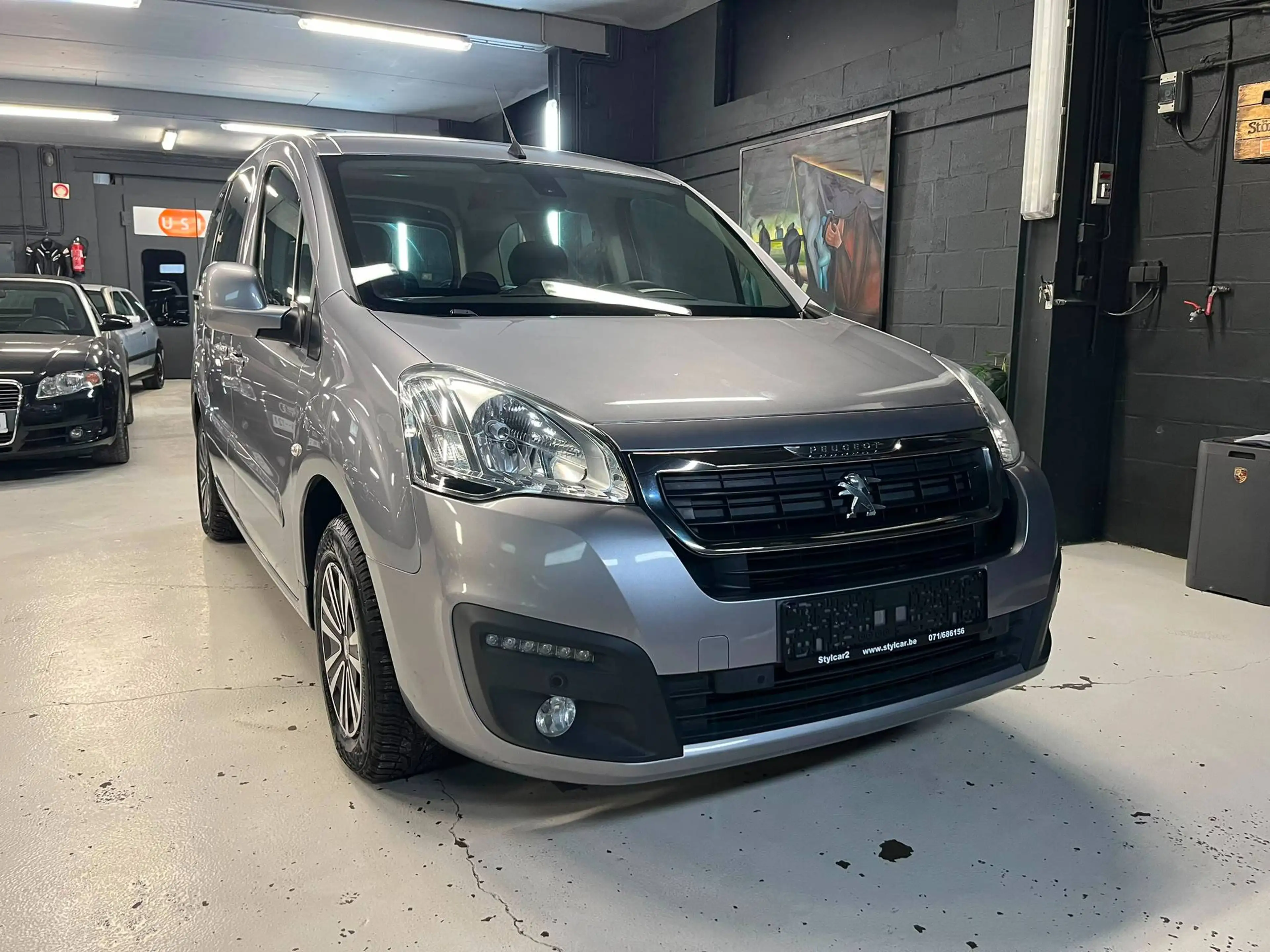 Peugeot Partner PEUGEOT PARTNER **BOITE AUTO** VERSION STYLE** 12 MOIS DE GARANTIE