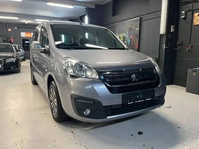 Peugeot Partner PEUGEOT PARTNER **BOITE AUTO** VERSION STYLE** 12 MOIS DE GARANTIE