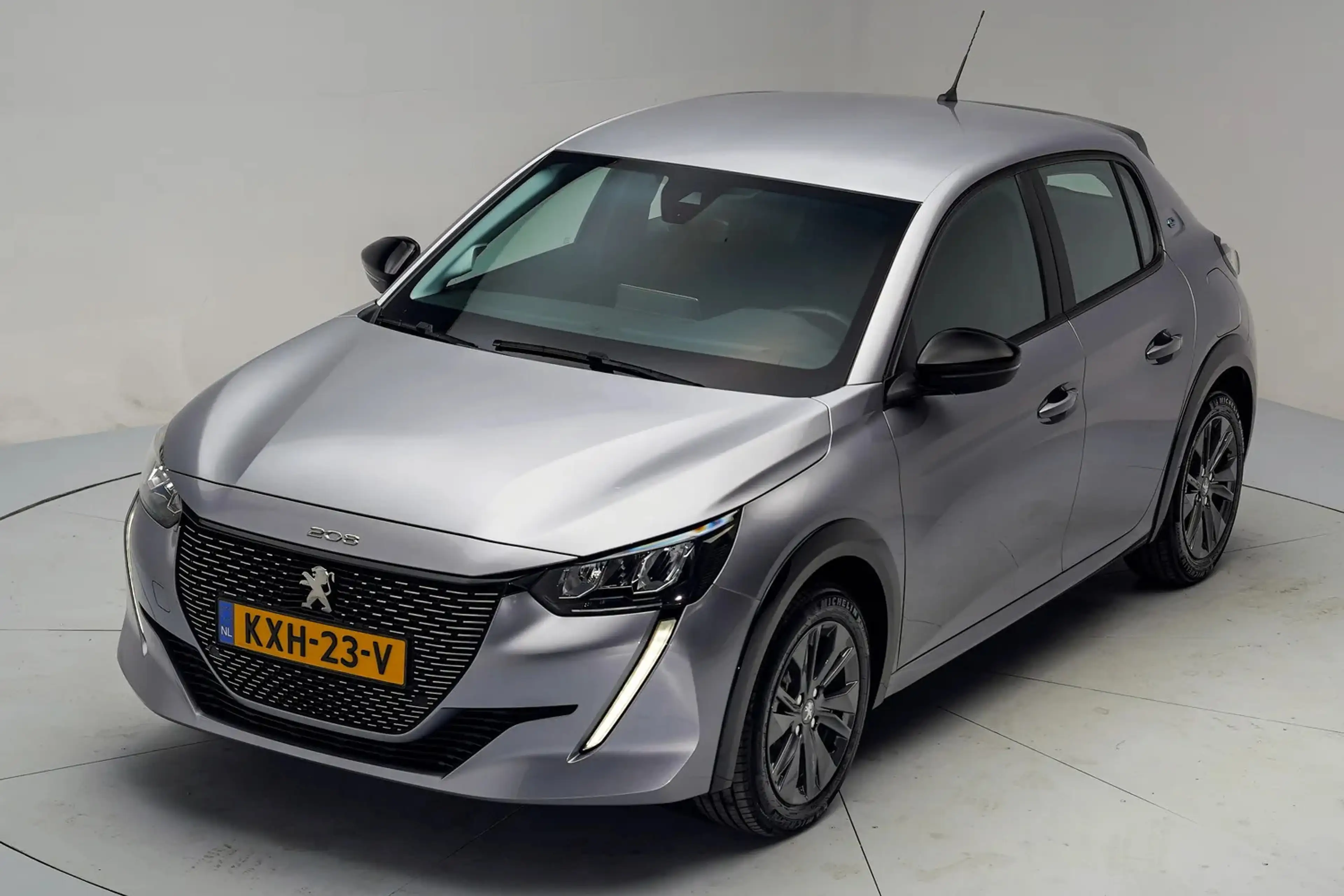 Peugeot e-208 50 kWh Active 3-Fase [ Apple/Android PDC Clima ] — photo 10