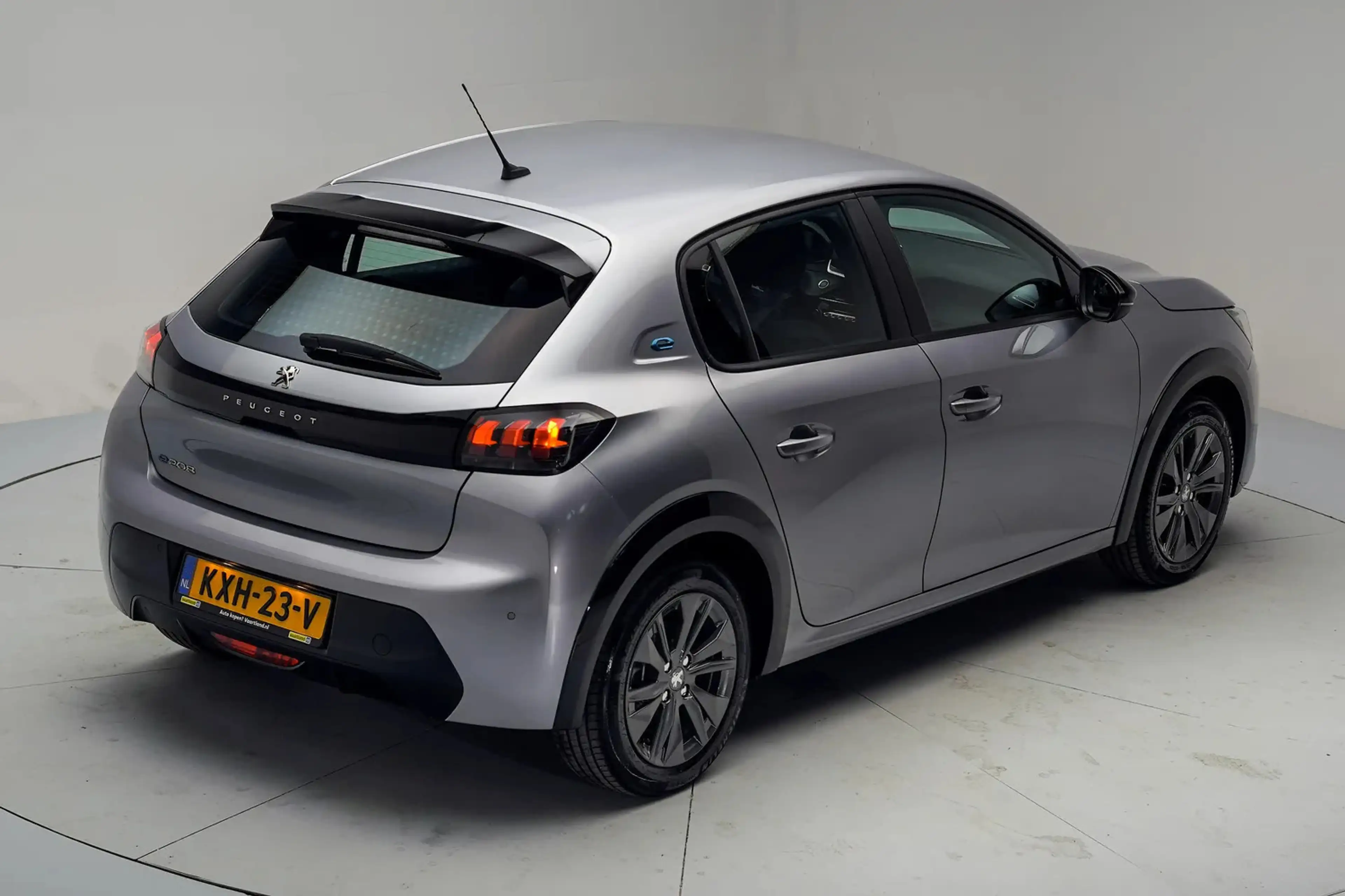 Peugeot e-208 50 kWh Active 3-Fase [ Apple/Android PDC Clima ] — photo 11