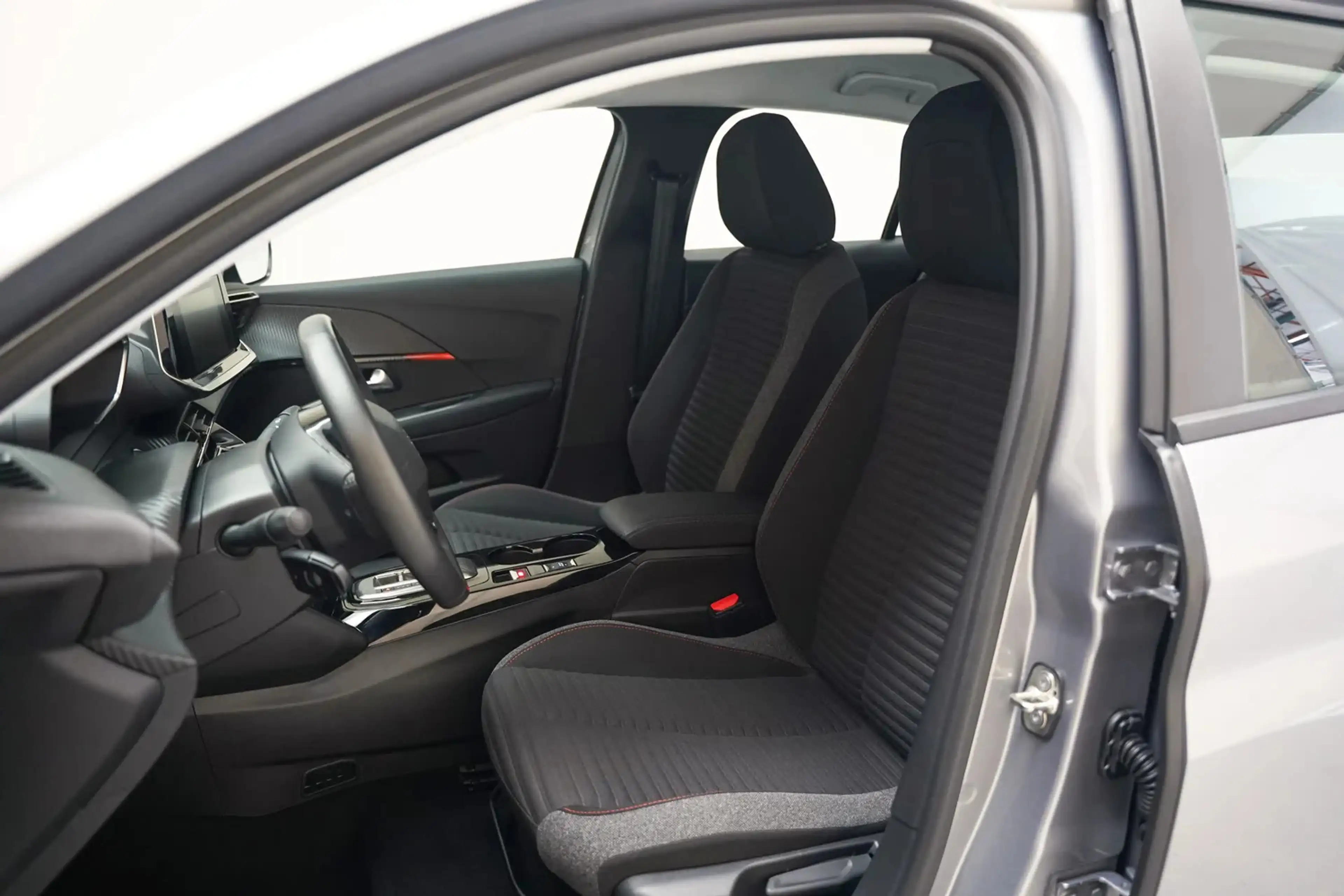 Peugeot e-208 50 kWh Active 3-Fase [ Apple/Android PDC Clima ] — photo 8