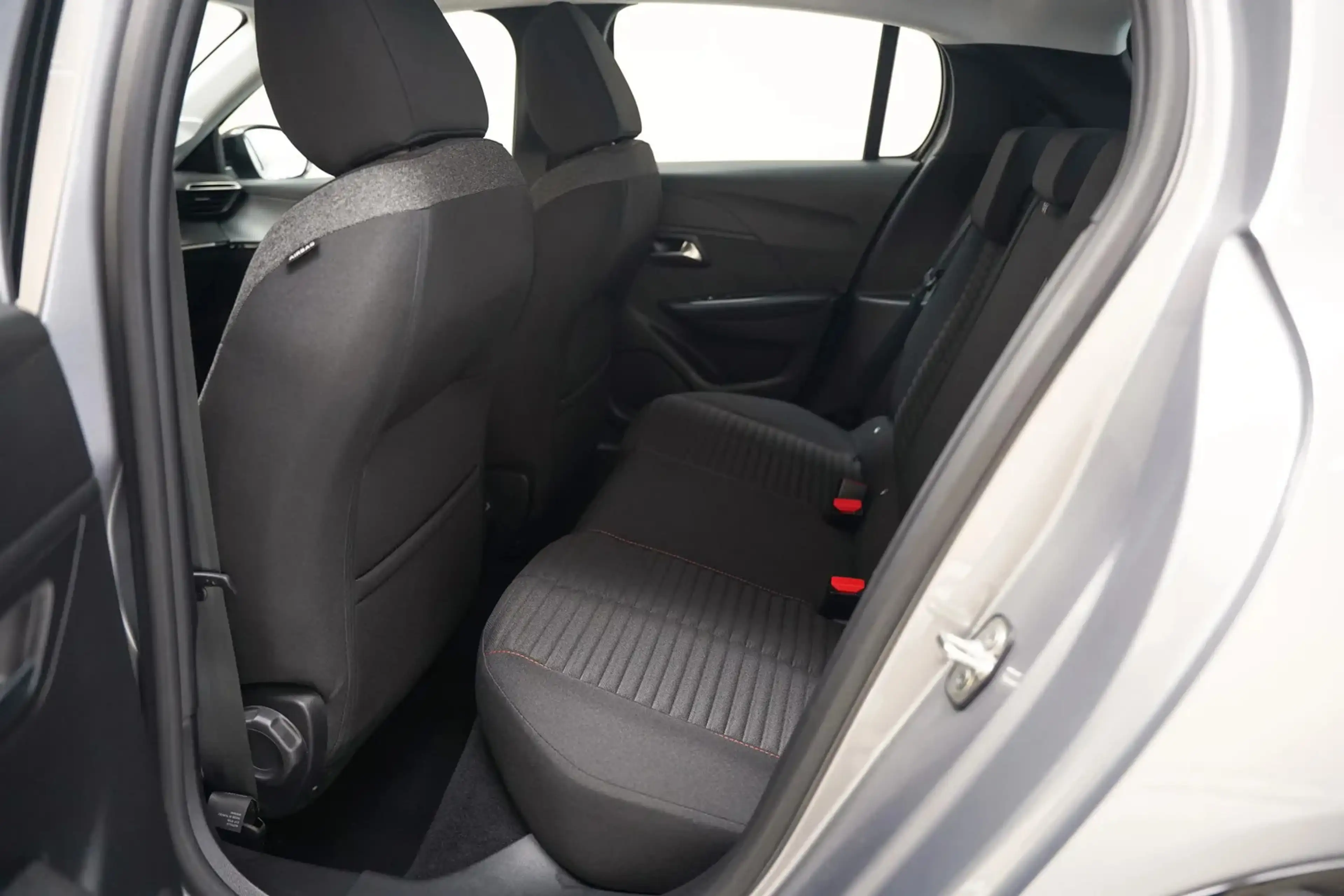 Peugeot e-208 50 kWh Active 3-Fase [ Apple/Android PDC Clima ] — photo 9