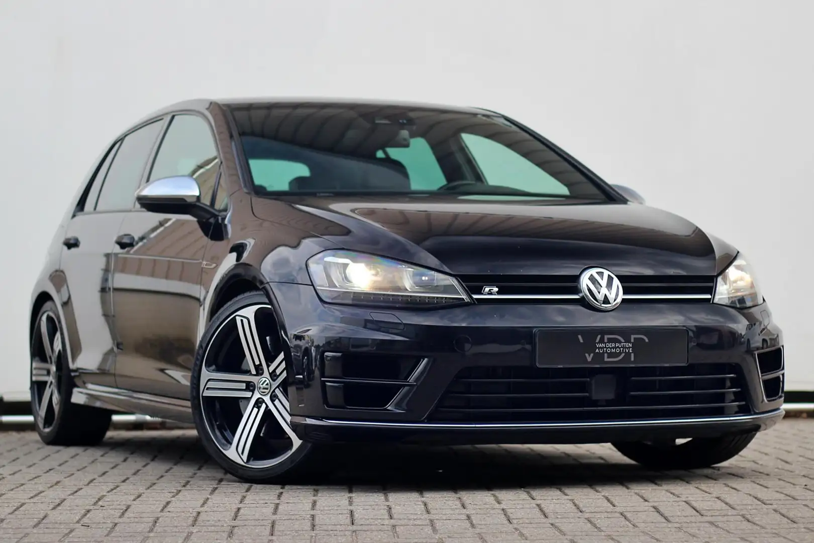 Volkswagen Golf 2.0 R 4Motion|Nwe Motor|Milltek|Leder|ACC Zwart - 1