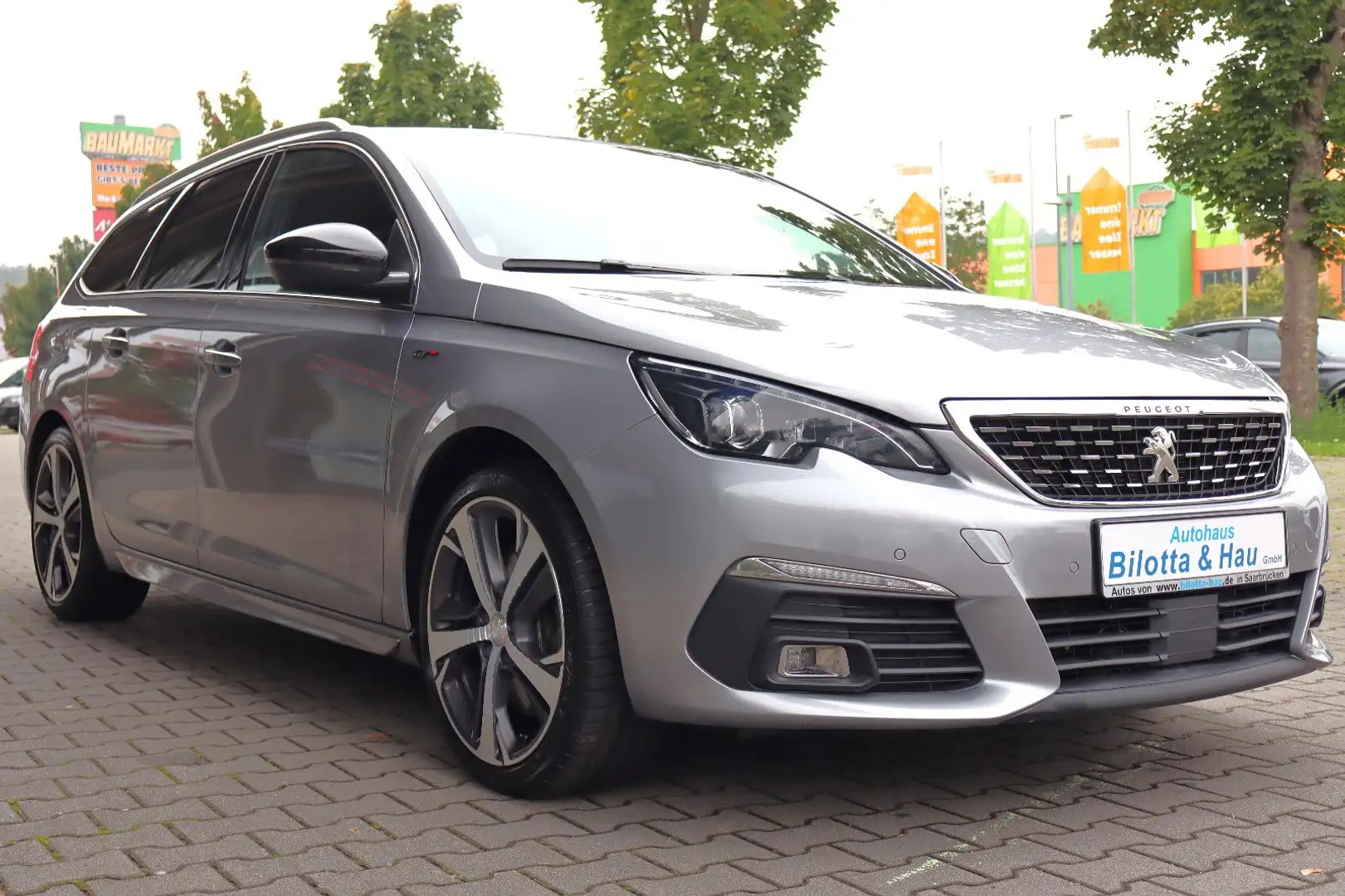 Peugeot 308 SW 1.6 PureTech 225 GT EAT8 ! LED+Navi ! Grau - 2