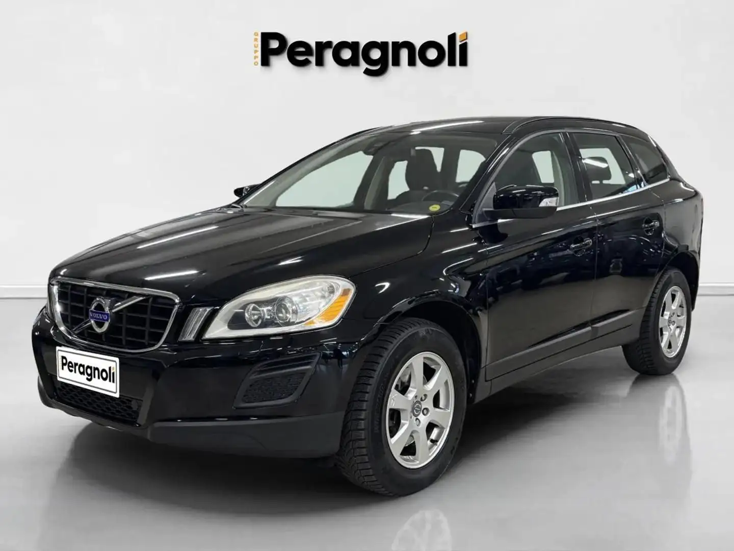 Volvo XC60 D4 Geartronic Momentum Schwarz - 1