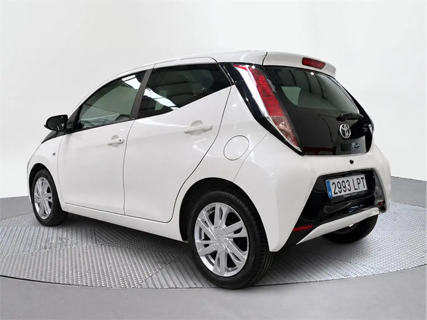 Toyota Aygo 70 x-play - 2