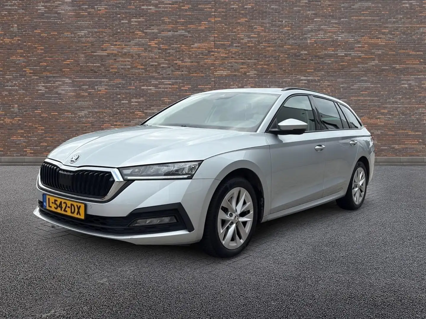 Skoda Octavia Combi 1.0 e-TSI Business Edition Grijs - 2