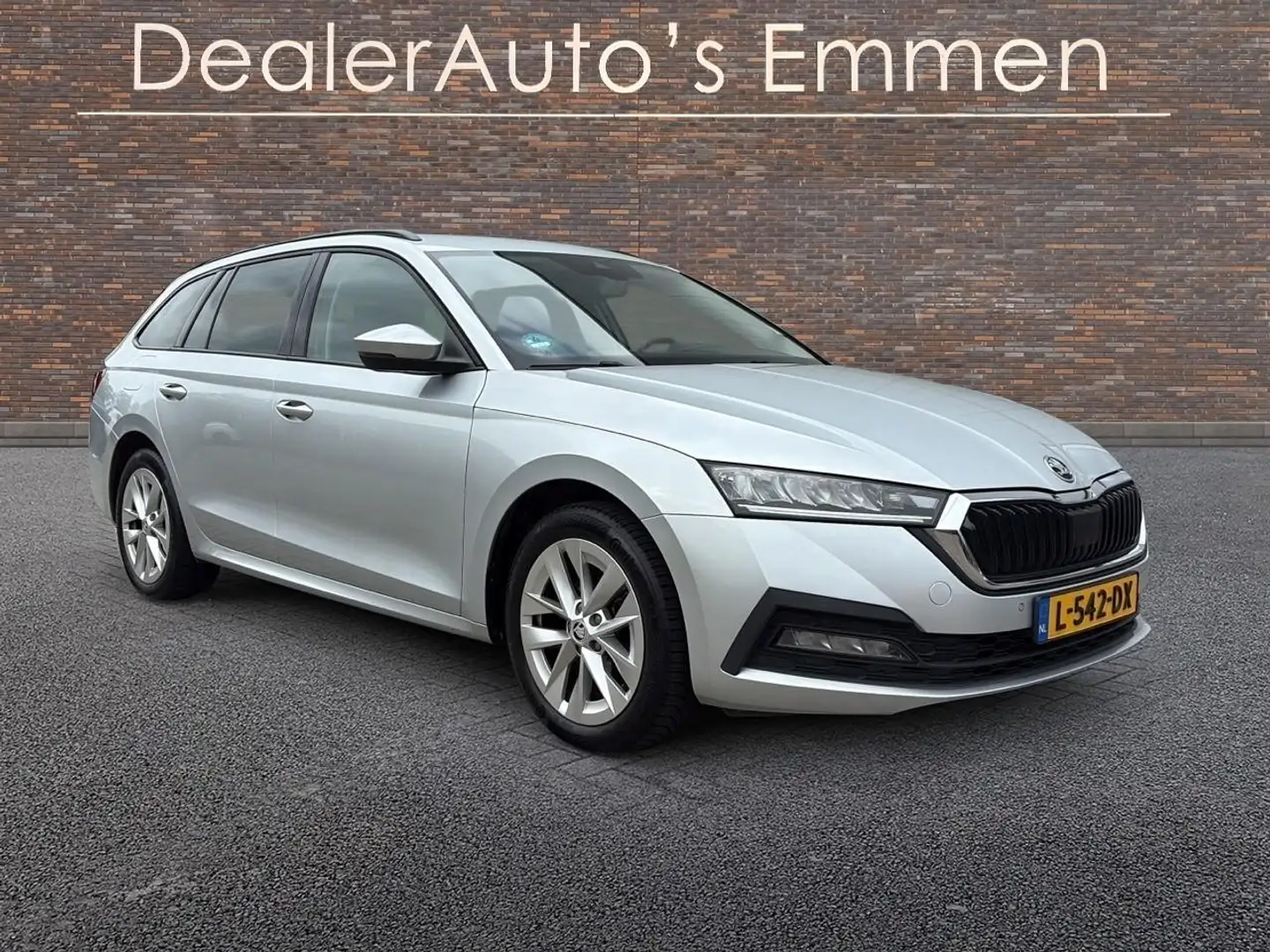 Skoda Octavia Combi 1.0 e-TSI ECC LMV NAVIGATIE CRUISE TREKHAAK Gris - 1