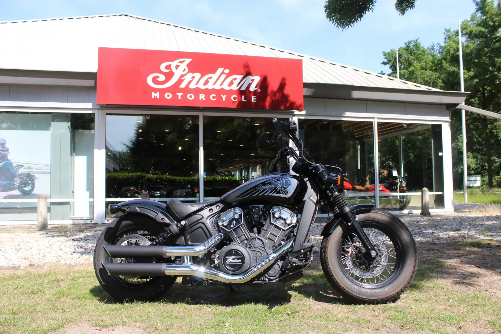 Indian Scout Bobber / Twenty Zwart - 1