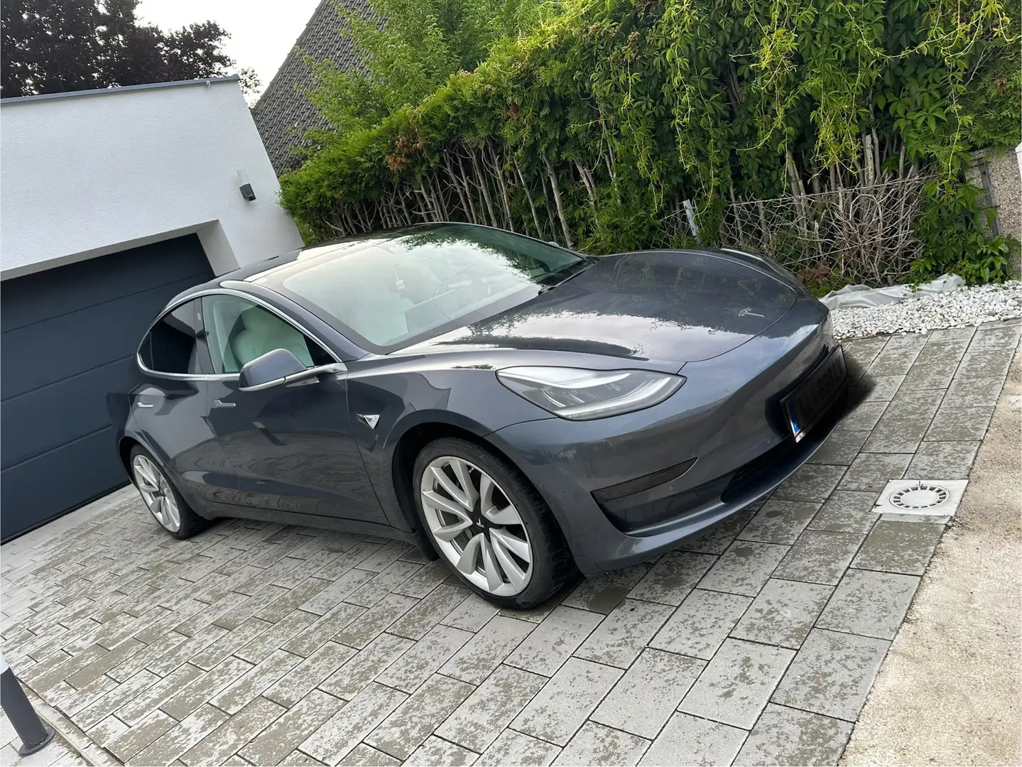 Tesla Model 3 Standard Reichweite Plus Hinterradantrieb - 1