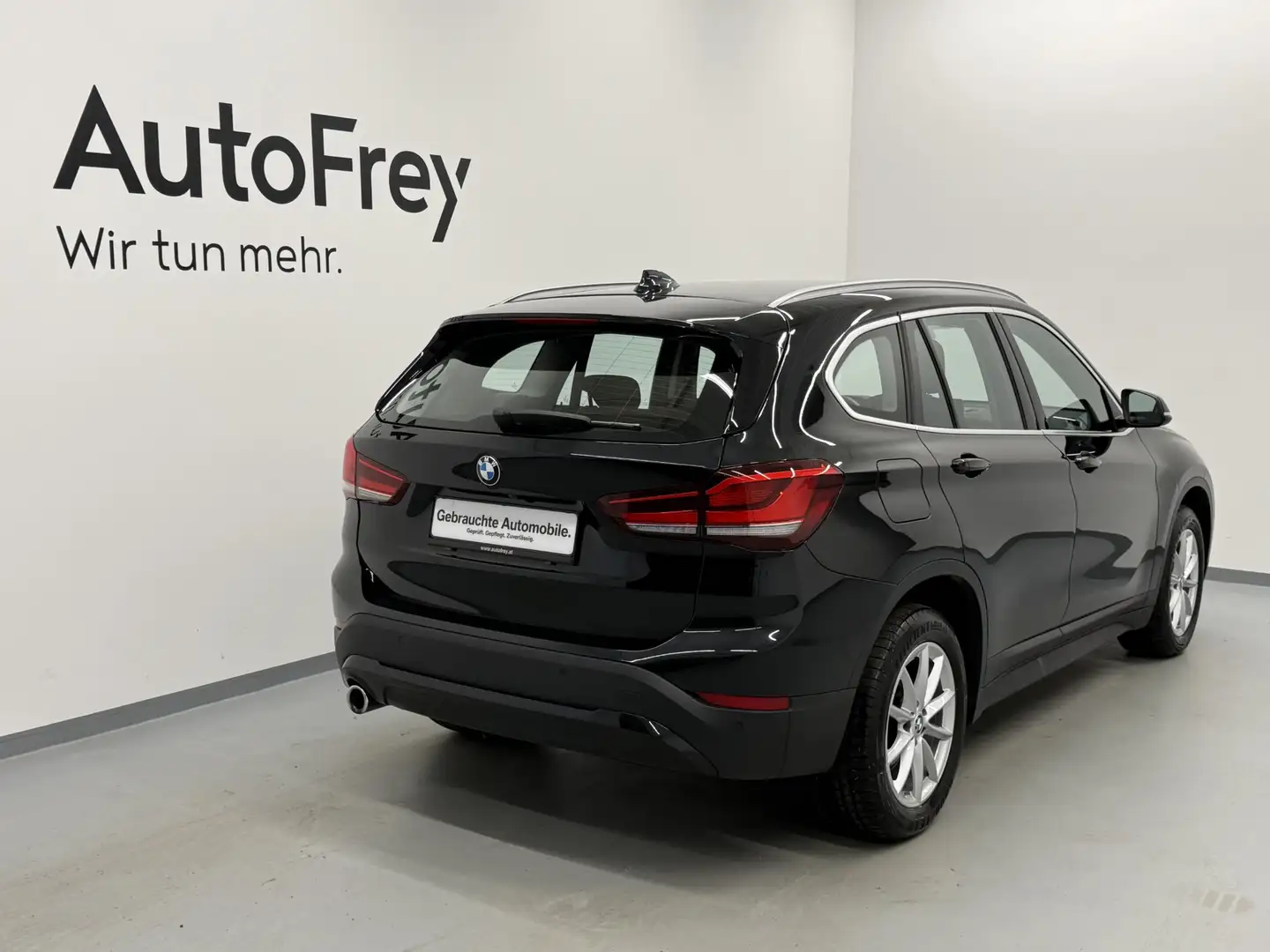 BMW X1 sDrive16d Schwarz - 2