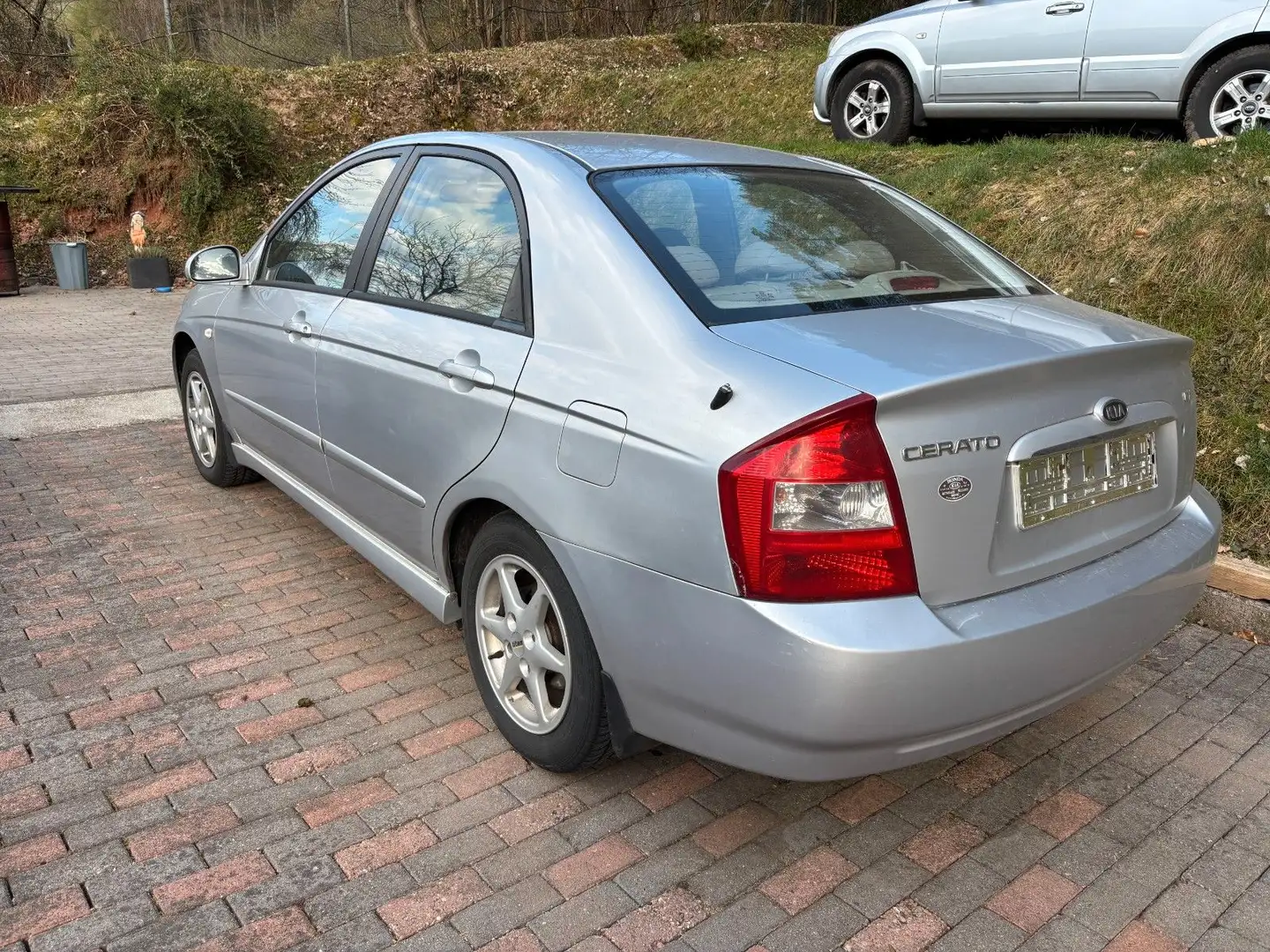 Kia Cerato 2.0 EX Lim. Silber - 2