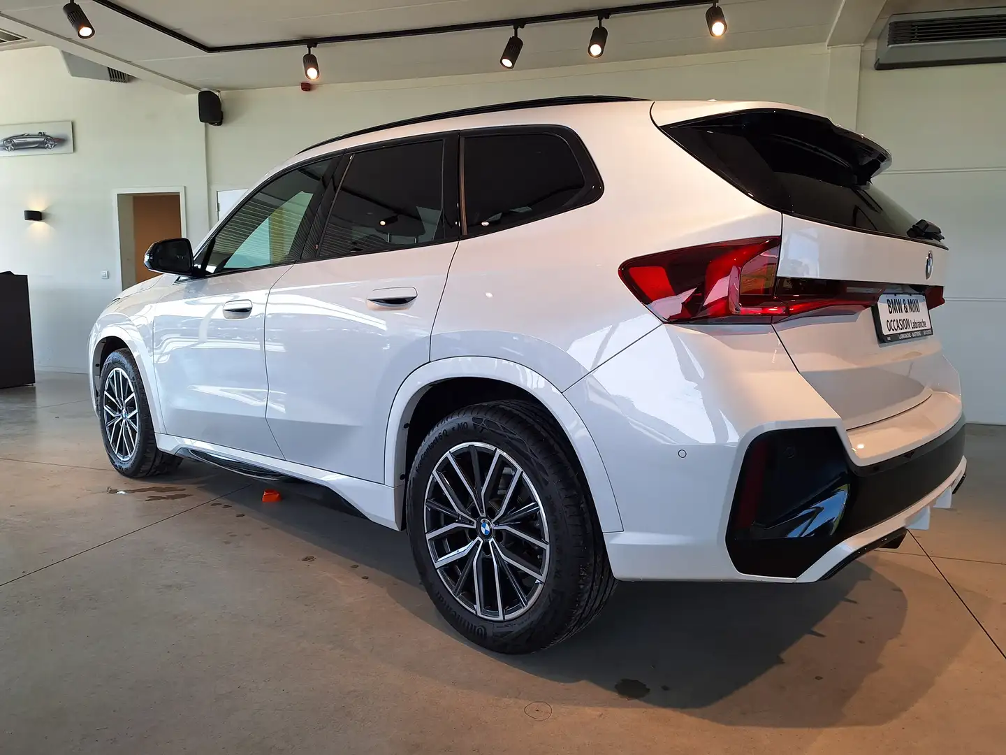 BMW X1 sDrive18i/M-SPORT/CAMERA/HARMAN/CARPLAY Blanc - 2