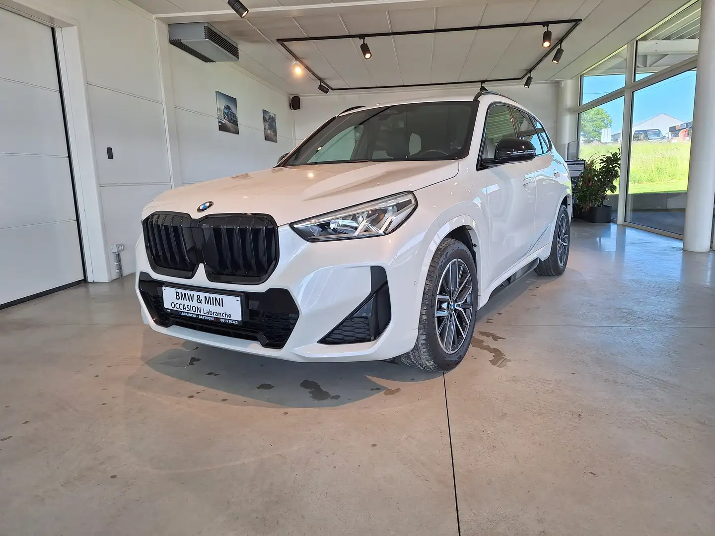 BMW X1 sDrive18i/M-SPORT/CAMERA/HARMAN/CARPLAY Blanc - 1