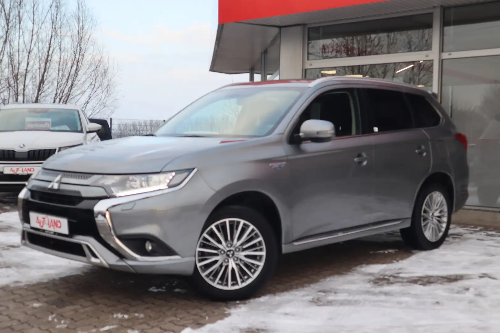 Mitsubishi Outlander 2.4 PHEV AWD Sitzheizung Kamera AHK Grau - 2