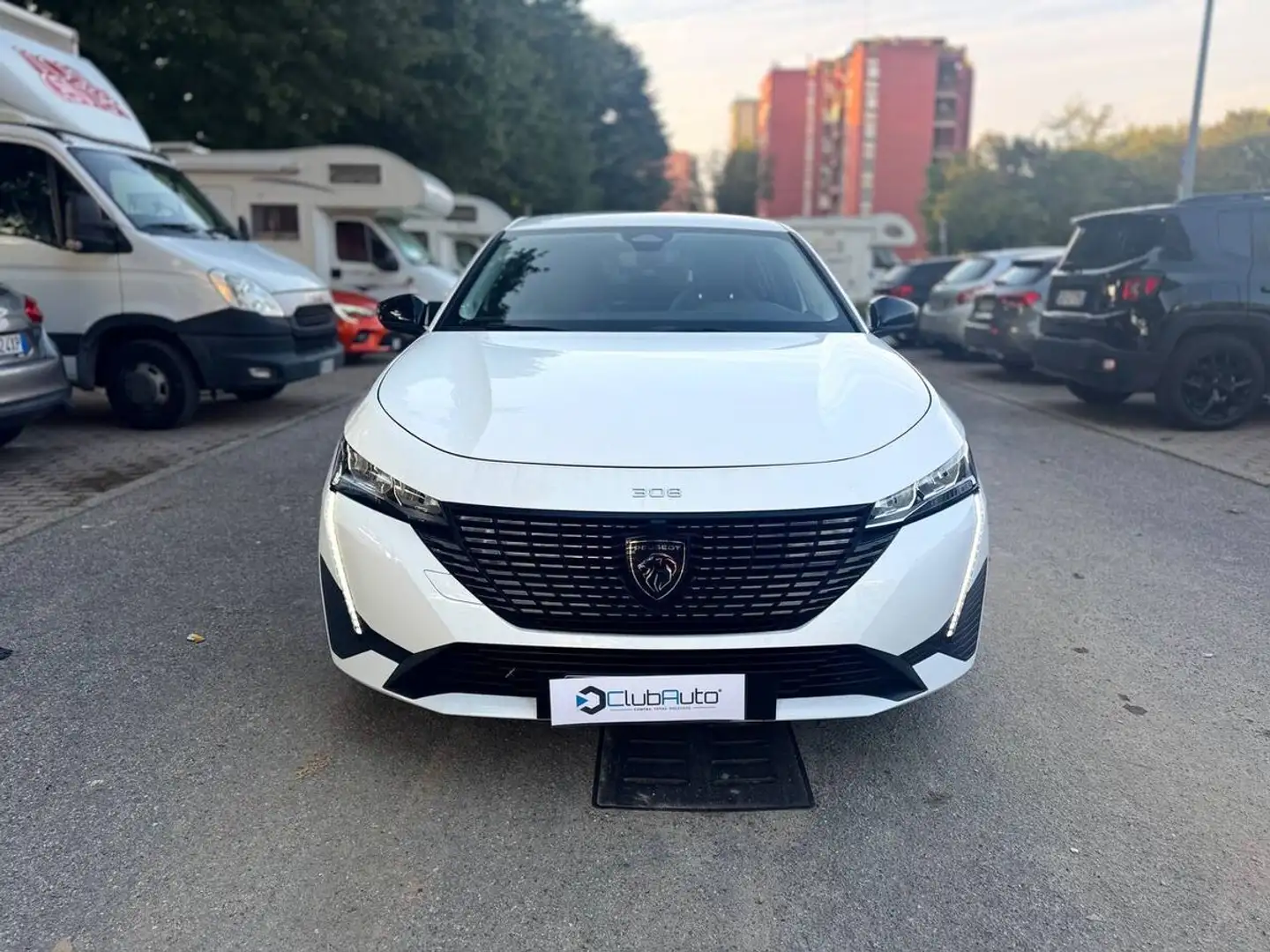 Peugeot 308 1.6 hybrid phev Allure Pack 180cv e-eat8 Blanc - 2