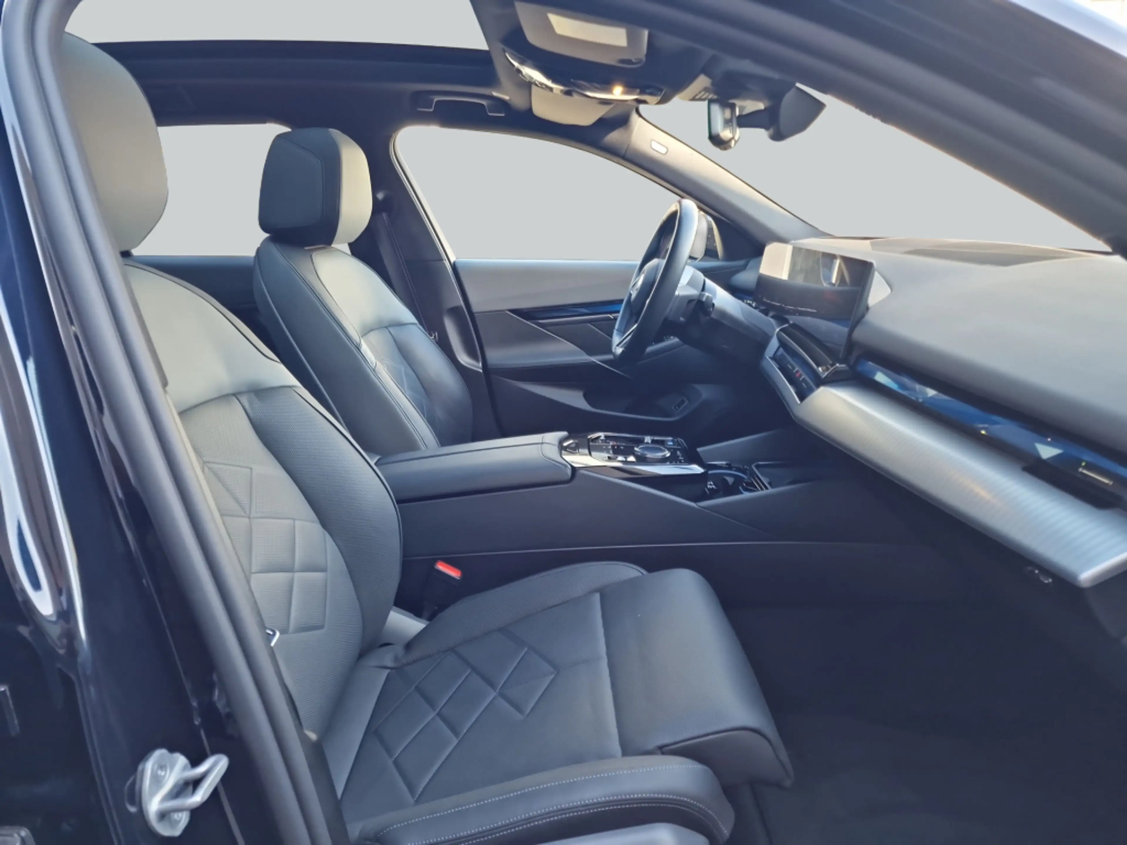BMW i5 M60 Touring M-PaketPro AHK Pano H&K LED — photo 14