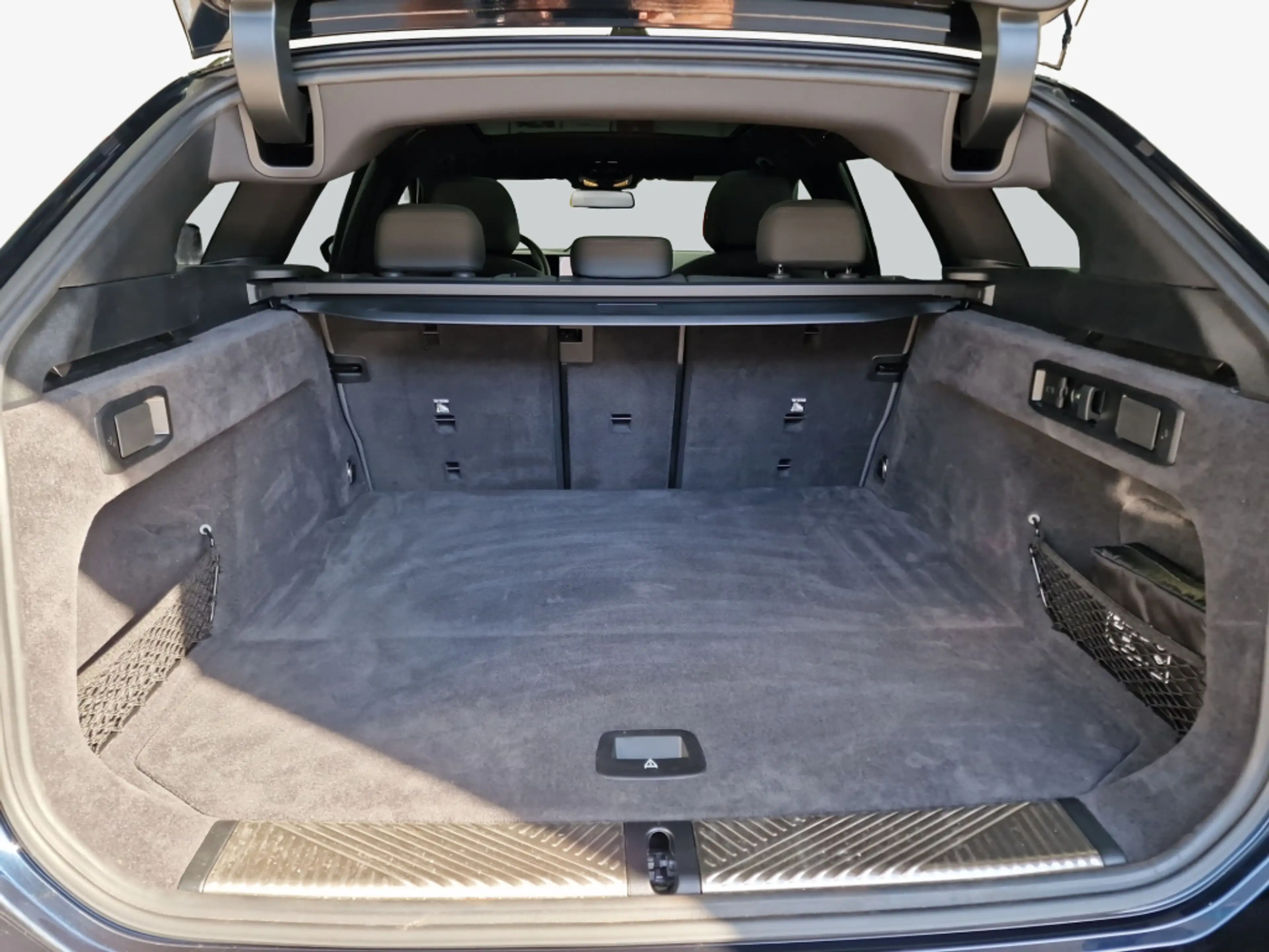 BMW i5 M60 Touring M-PaketPro AHK Pano H&K LED — photo 10