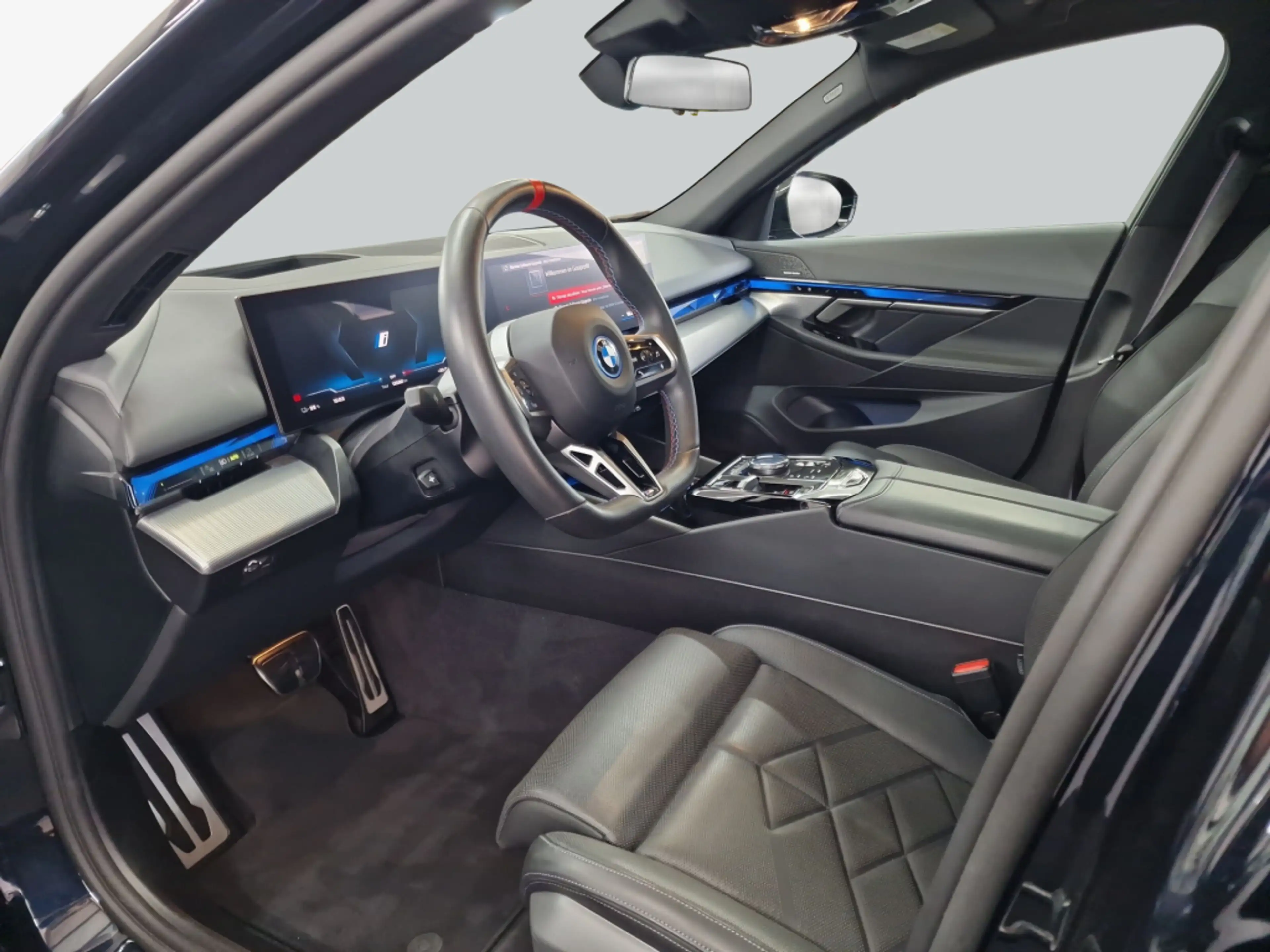 BMW i5 M60 Touring M-PaketPro AHK Pano H&K LED — photo 11