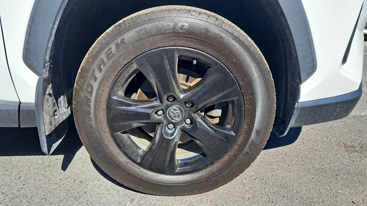 Toyota RAV 4 снимка Toyota RAV 4