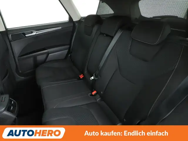 Ford Mondeo view 14
