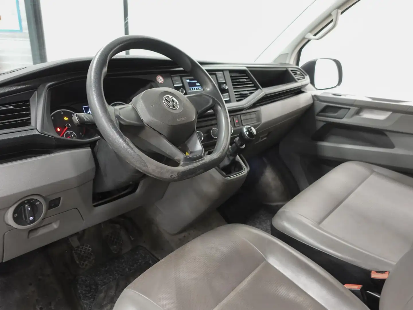 Volkswagen T6.1 Transporter 110pk L2H1 T6.1 Airco Leder Radio Bluetooth Achter Wit - 2