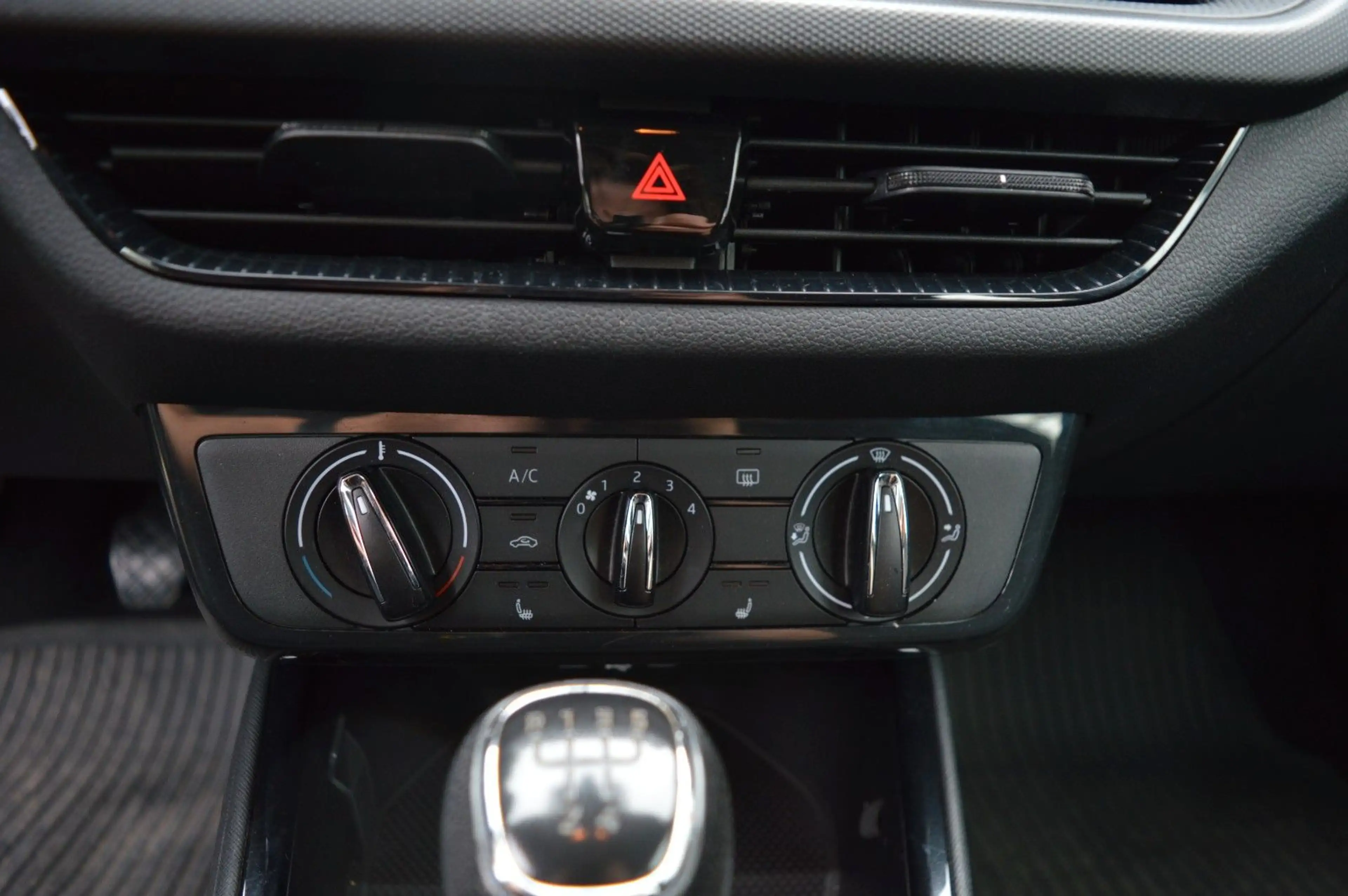 Skoda Fabia Active/SHZ/Klima/SmartLink — photo 10
