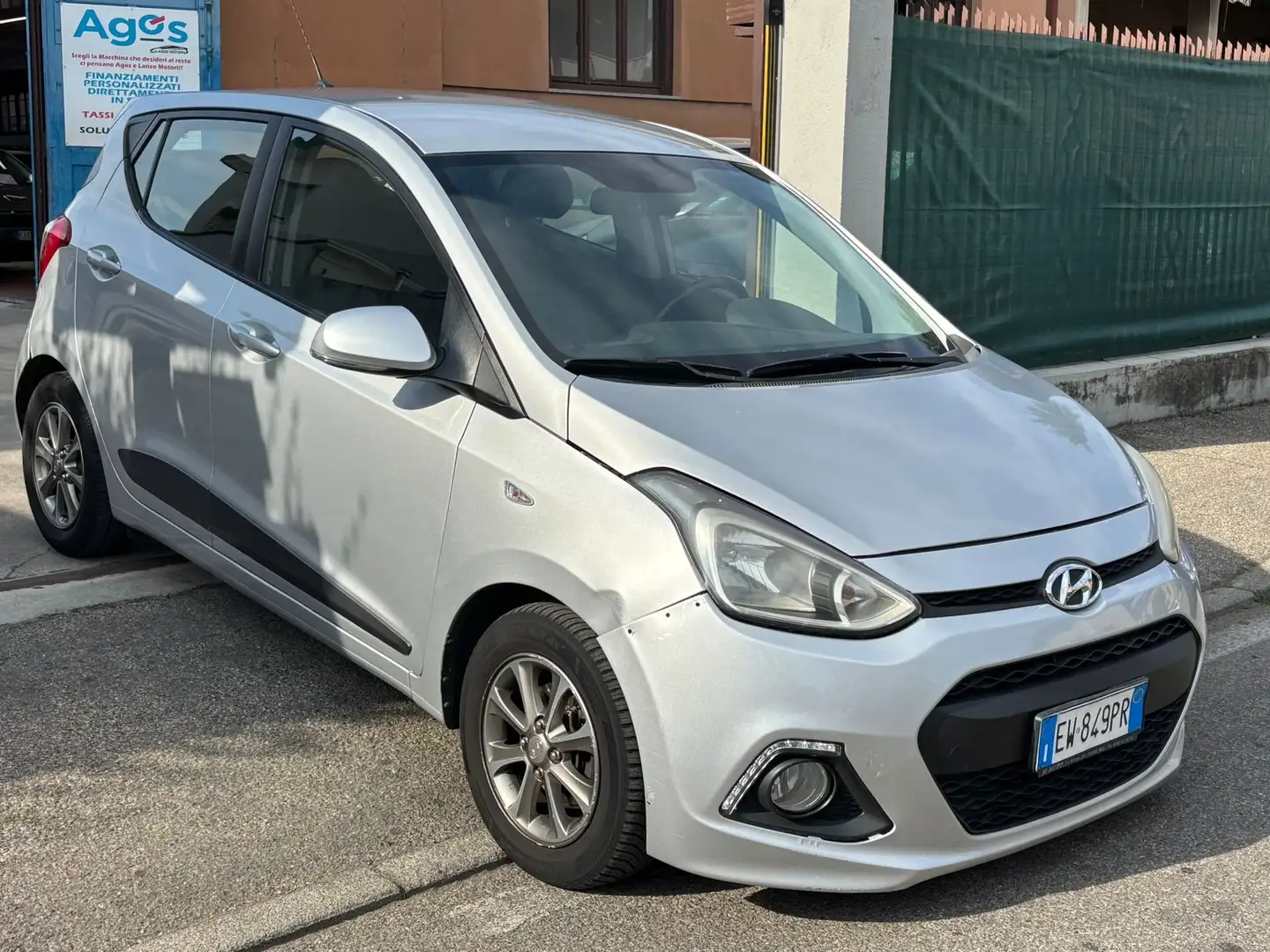 Hyundai i10 BENZ*EURO5B*NEOPATENTATI Plateado - 1