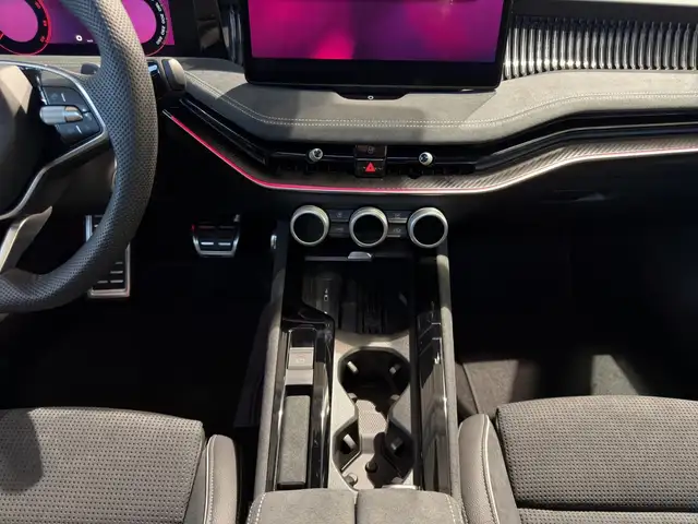 Skoda Superb view 12