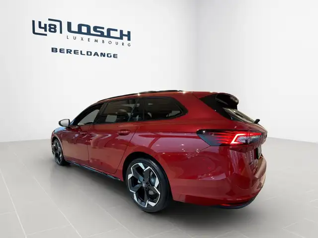 Skoda Superb view 4