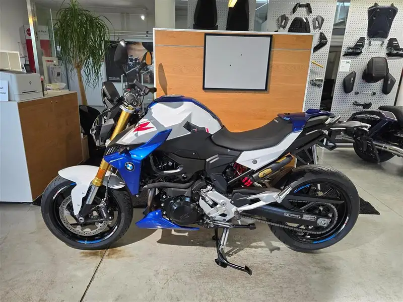 BMW F 900 R