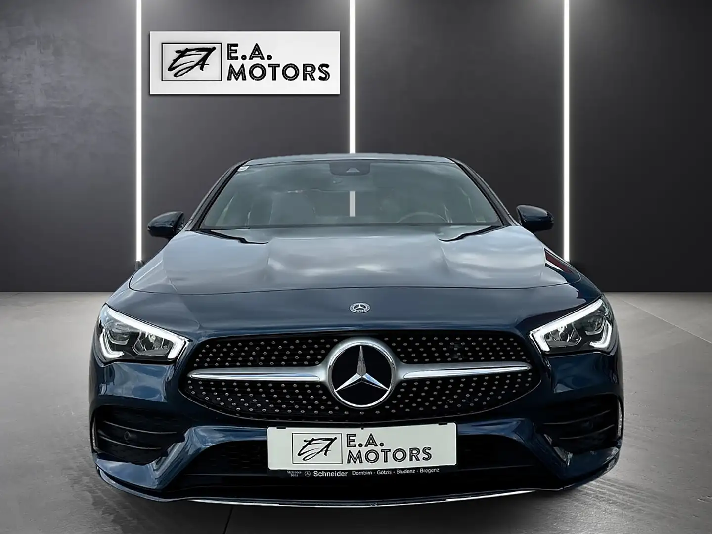 Mercedes-Benz CLA 200 AMG Line Blau - 2