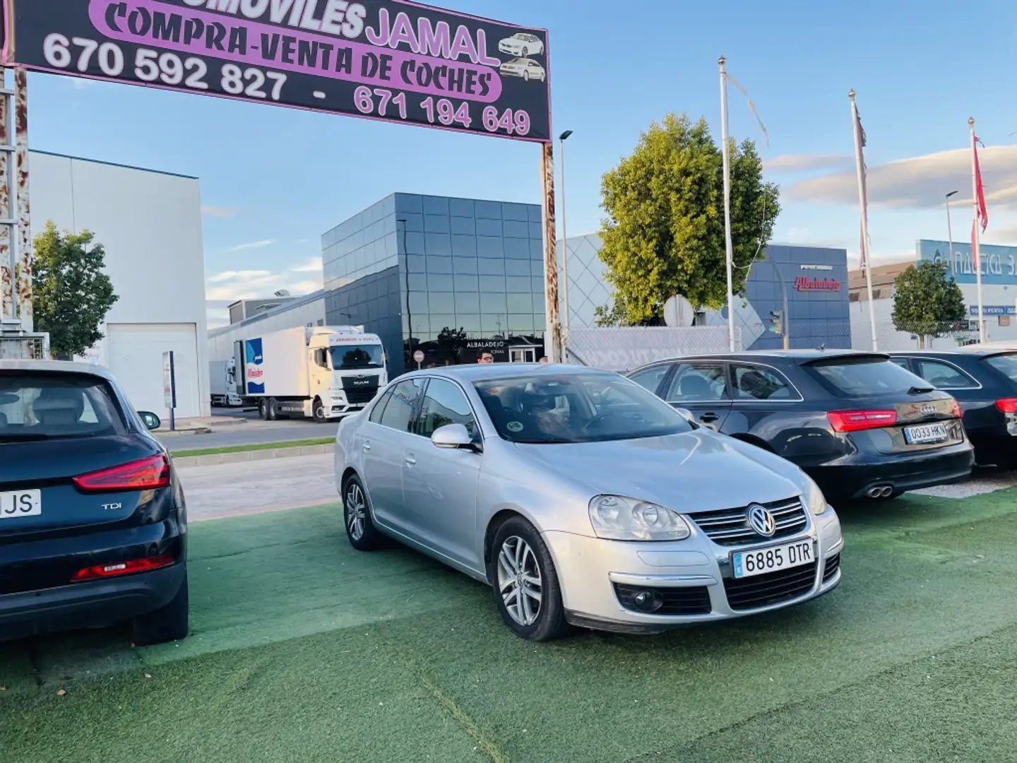 Volkswagen Jetta 2.0TDI Advance Gris - 1