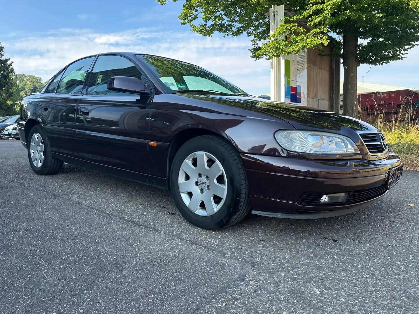 Opel Omega 2.2 16V Automatik TÜV NEU 1.Hand Marrón - 2