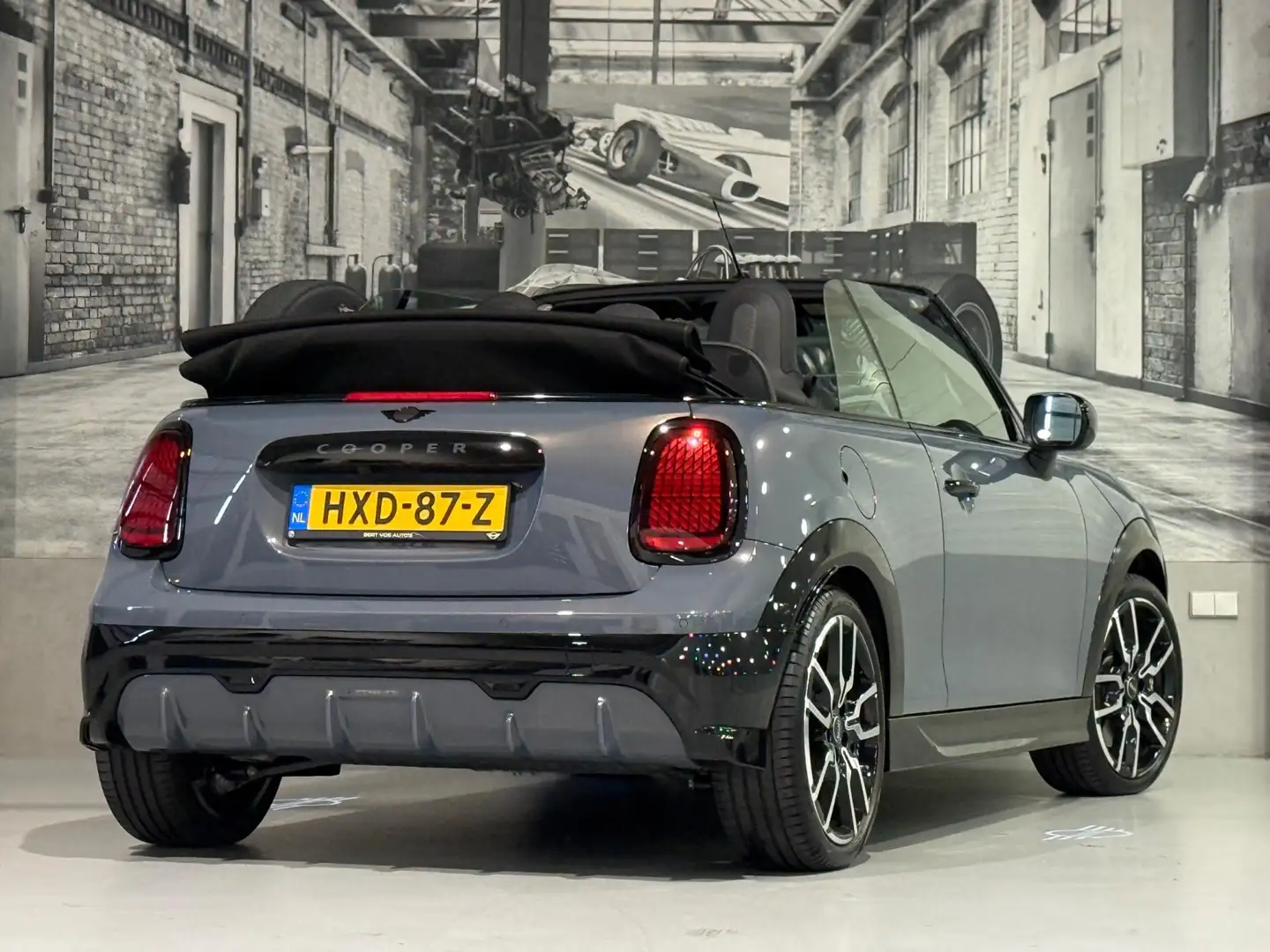 MINI Cooper C Cabrio Mini 2.0 John Cooper Works M Grijs - 2